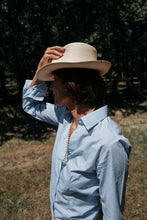 Carica l'immagine nel visualizzatore di Gallery, Camicia su misura Donna, bastoncino azzurro - CIFRE Sartoria